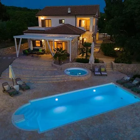 Laura Comfortable Villa Brusici